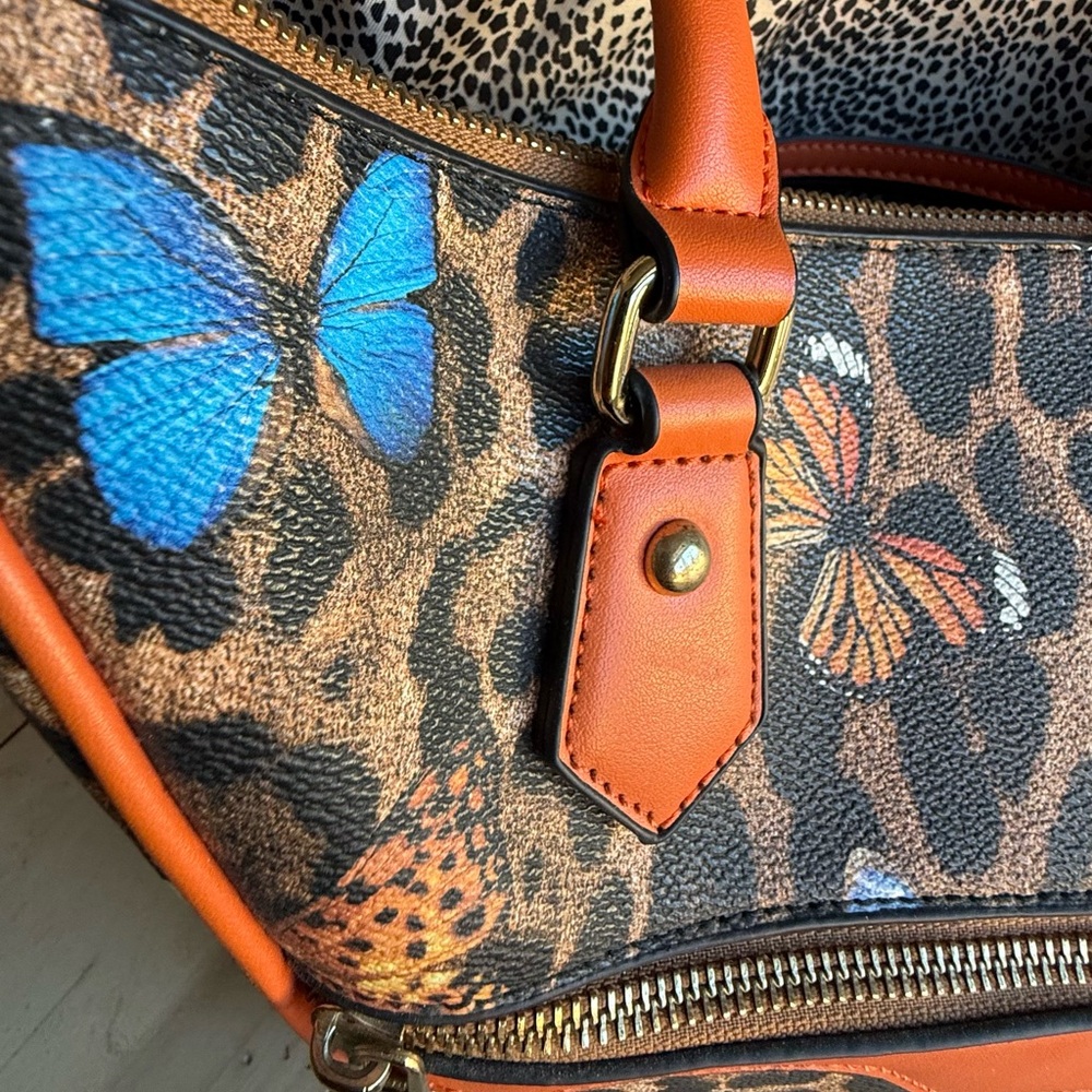 Purse bag, tote, wallet, makeup bag, three-piece set leopard and butterfly print - Picture 7 of 17